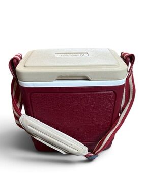 Igloo Tag-Along 10 Ice Chest Cooler w/ Shoulder Strap Red READ